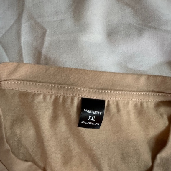 MANFINITY Beige Tee with Red Rose Graphic - Picture 2 of 3